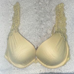 Victoria’s Secret Push Up with Lace Straps 34C